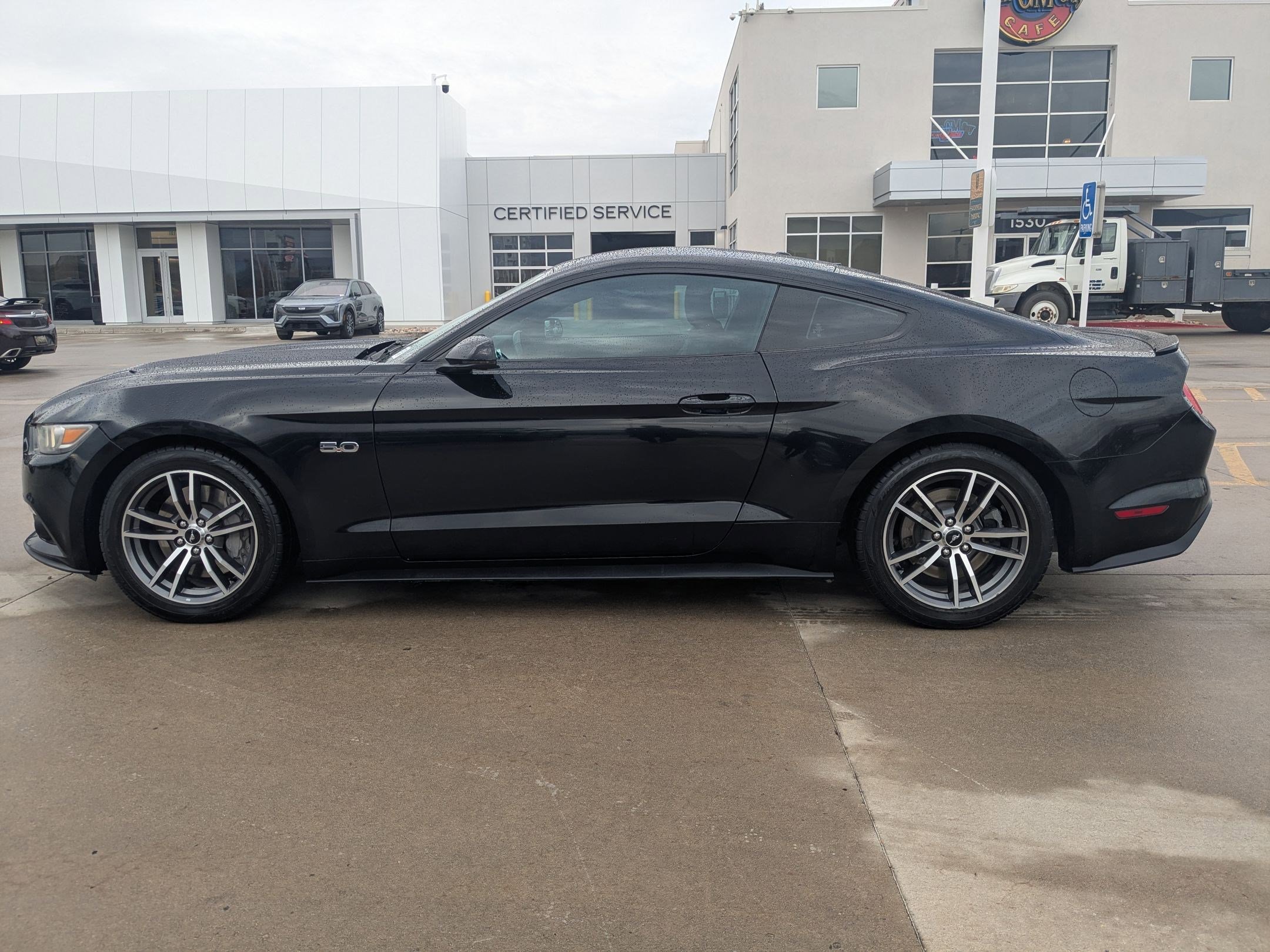 2017 Ford Mustang GT Premium photo 2