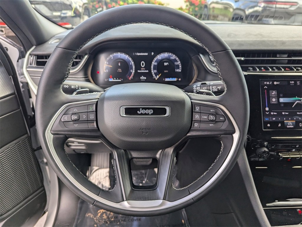 2025 Jeep Grand Cherokee Altitude photo 14