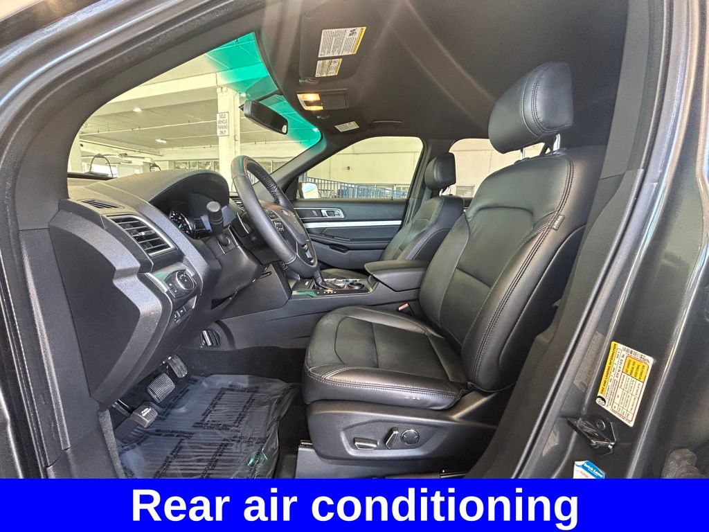2017 Ford Explorer XLT photo 9