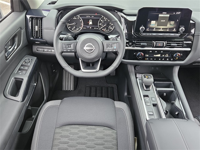 2025 Nissan Pathfinder SV photo 6