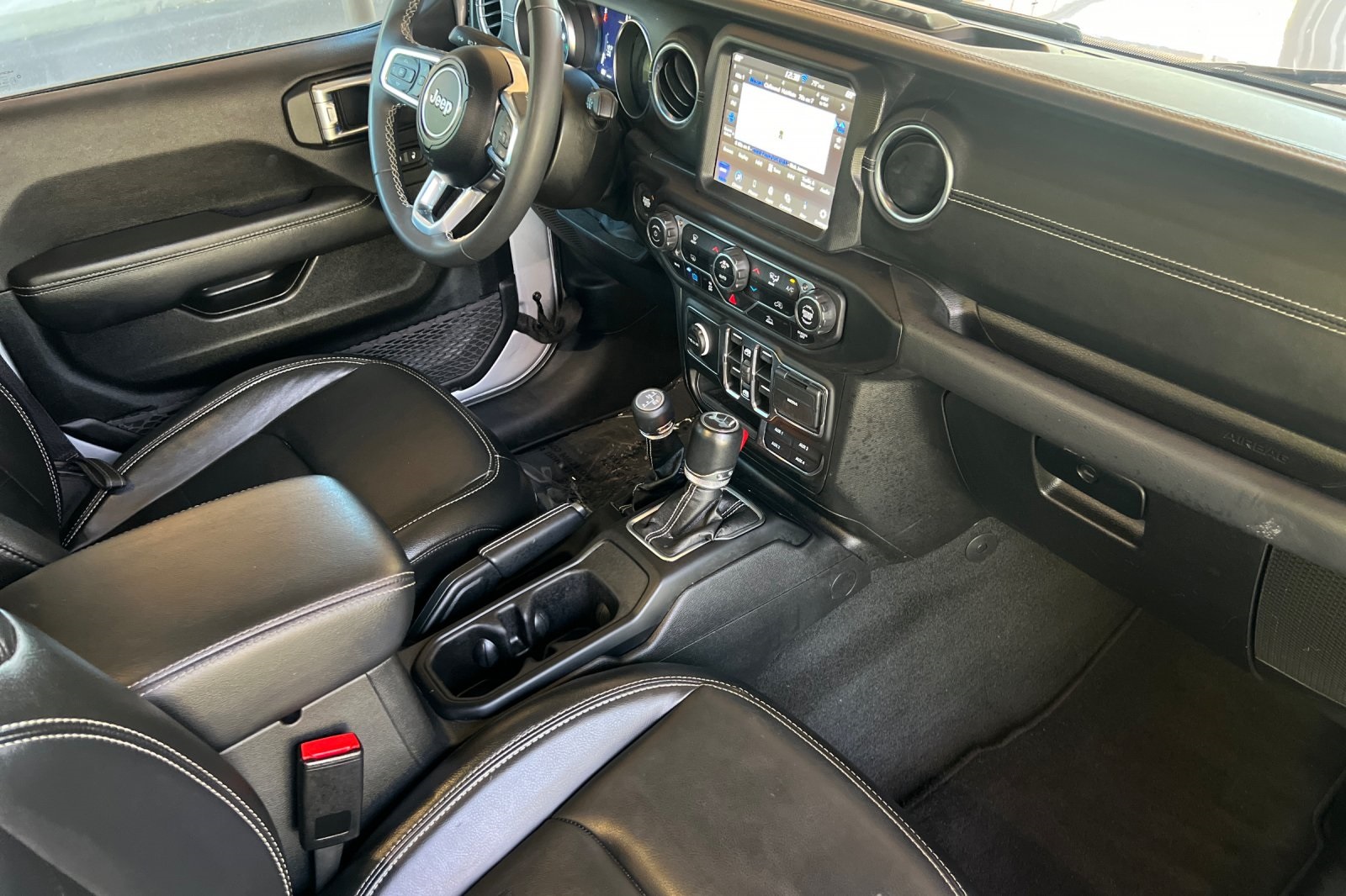 2023 Jeep Wrangler Sahara 4xe photo 14