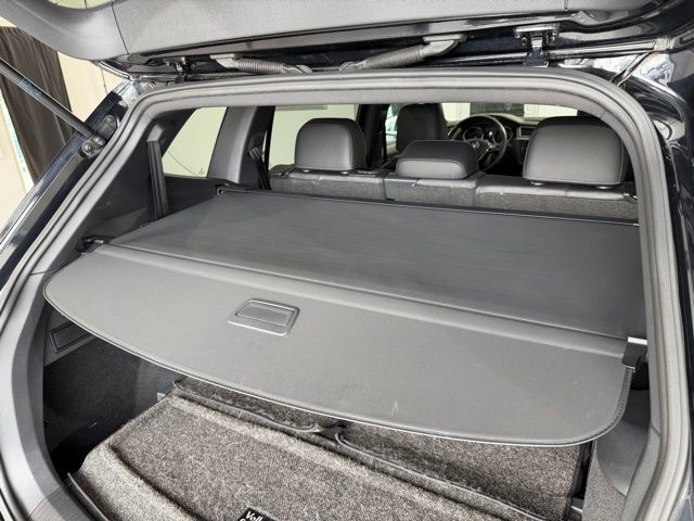 2020 Volkswagen Tiguan SE R-Line Black photo 33
