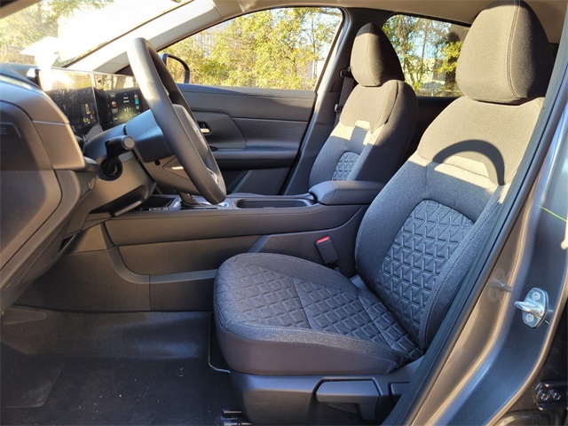 2025 Nissan Kicks SV photo 8
