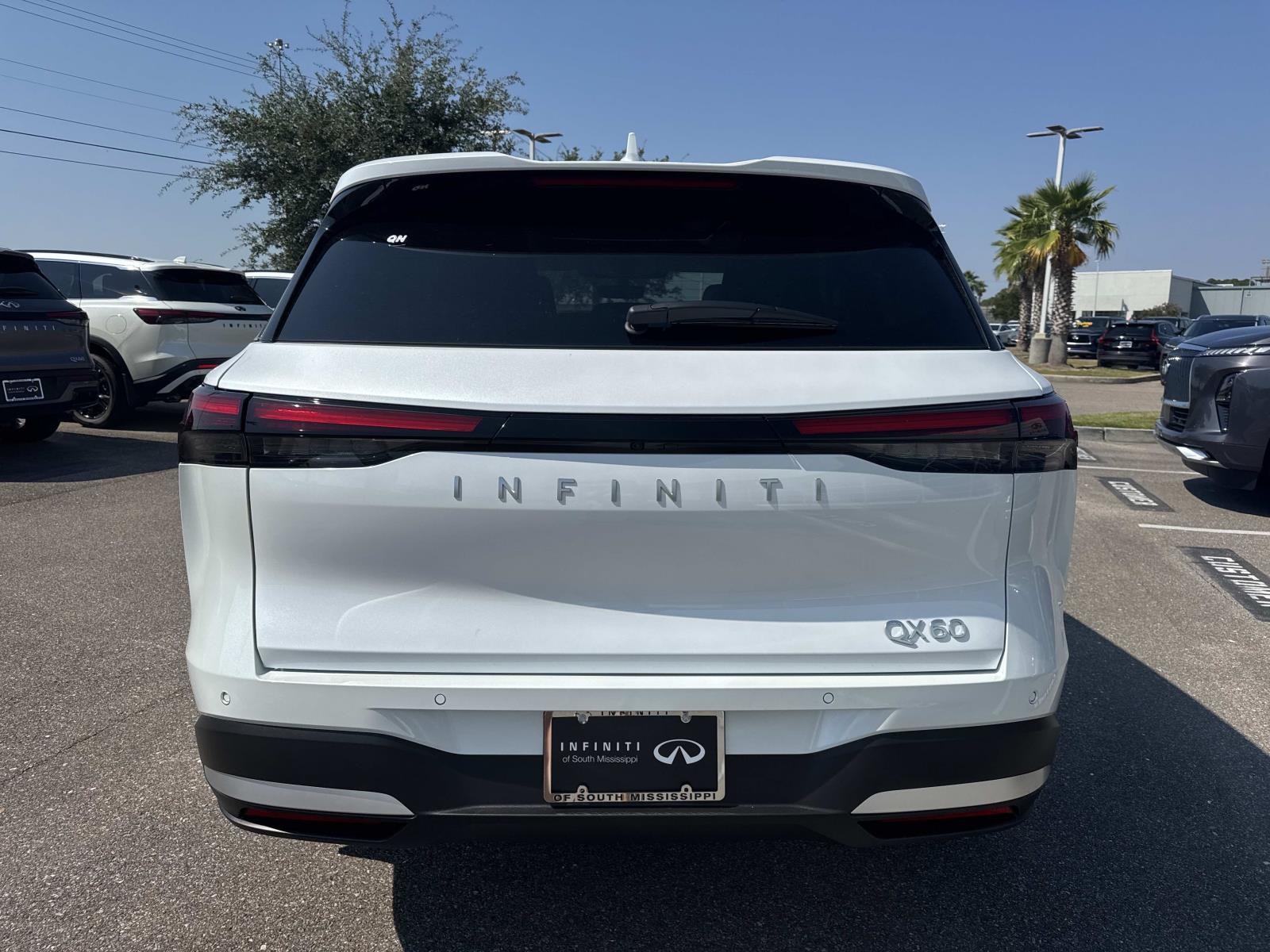 2026 Infiniti QX60 Luxe photo 3
