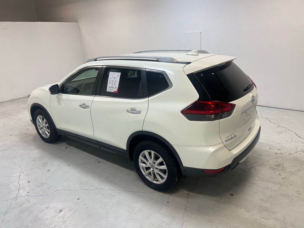 2018 Nissan Rogue SV photo 4