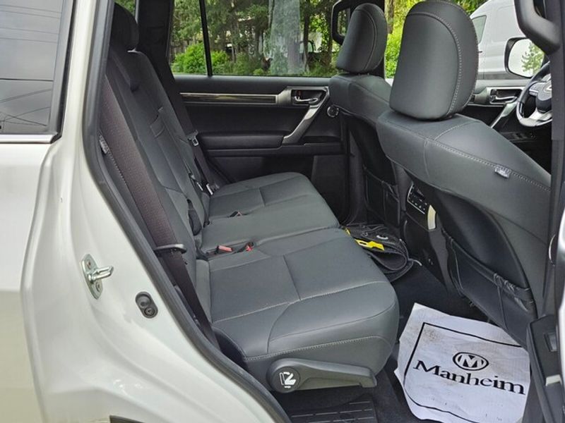 2023 Lexus GX 460 Premium photo 14