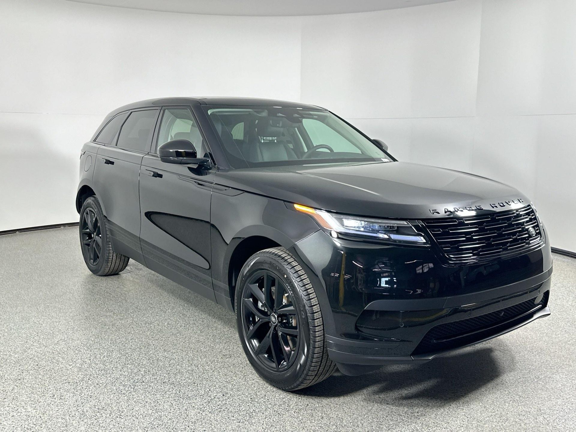 2025 Land Rover Range Rover Velar S photo 2