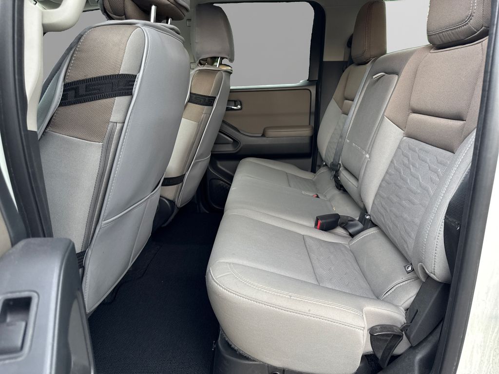2022 Nissan Frontier SV photo 9