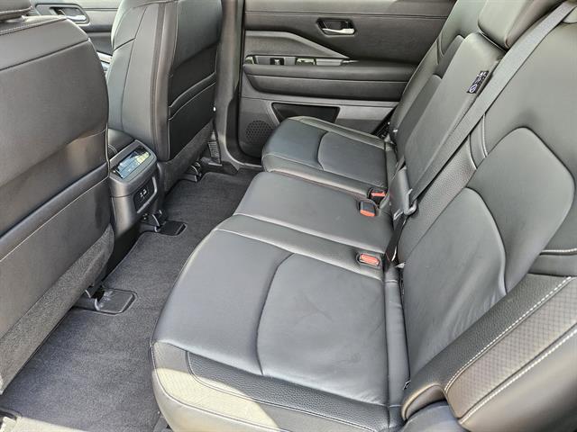 2024 Nissan Pathfinder SL photo 19