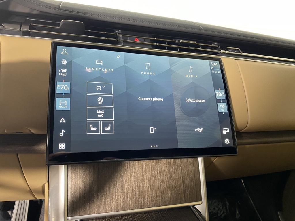 2024 Land Rover Range Rover SE photo 12