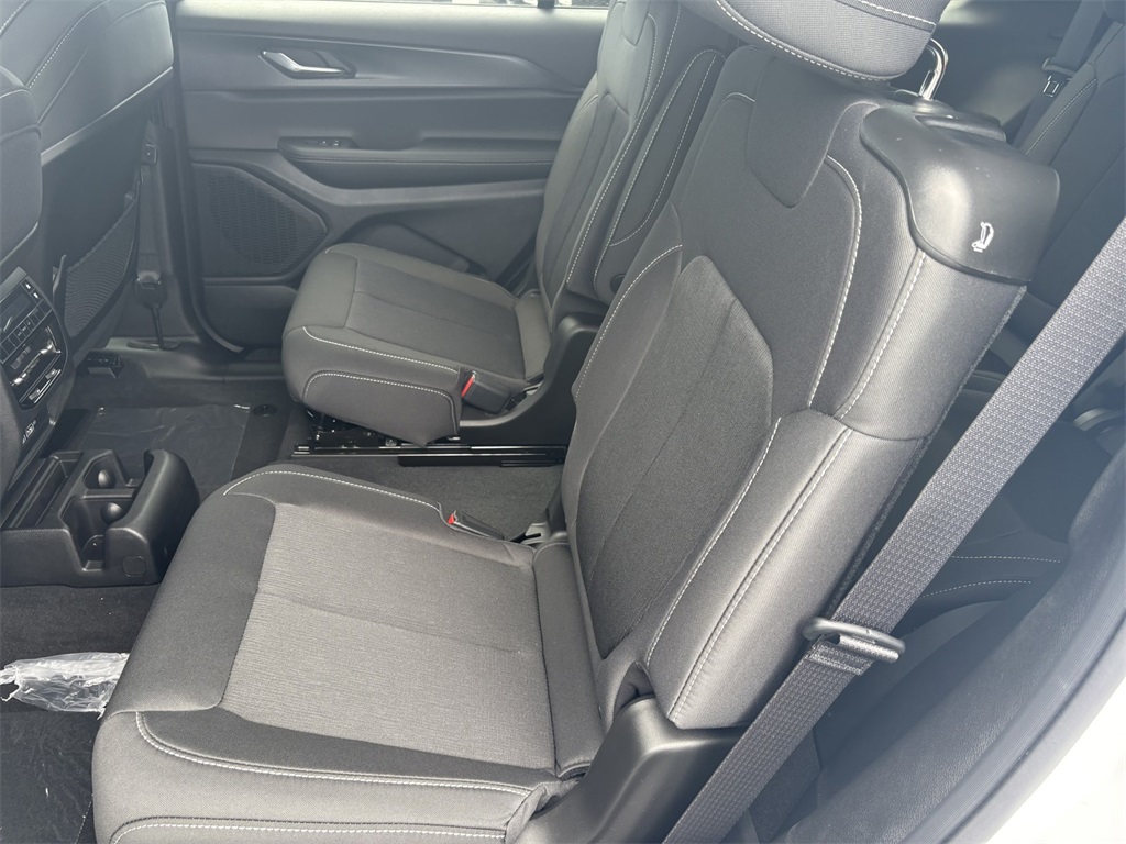 2025 Jeep Grand Cherokee Laredo X photo 32