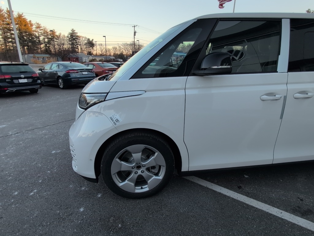 2025 Volkswagen ID. Buzz Pro S photo 2