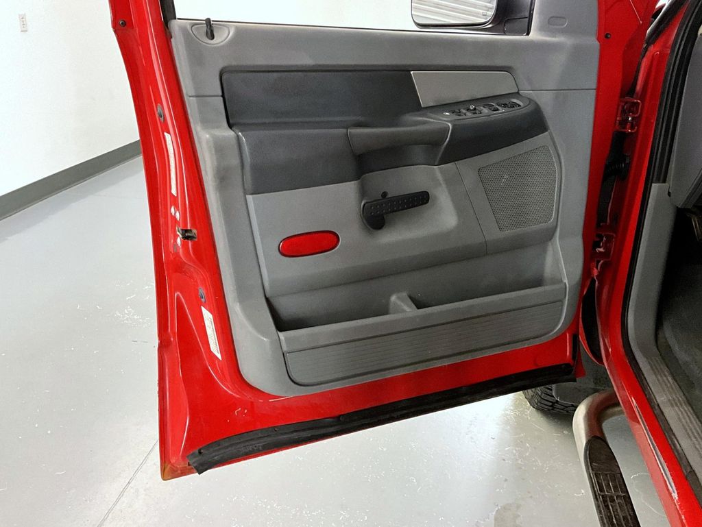 2008 Dodge Ram SLT photo 9