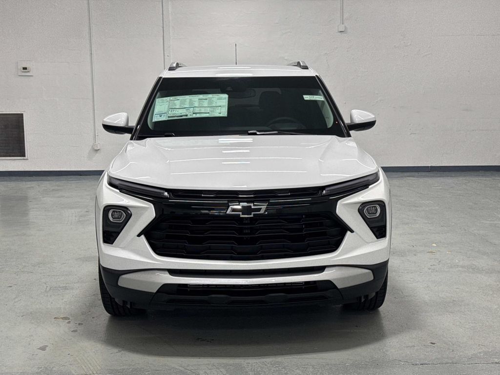 2025 Chevrolet Trailblazer LT photo 3