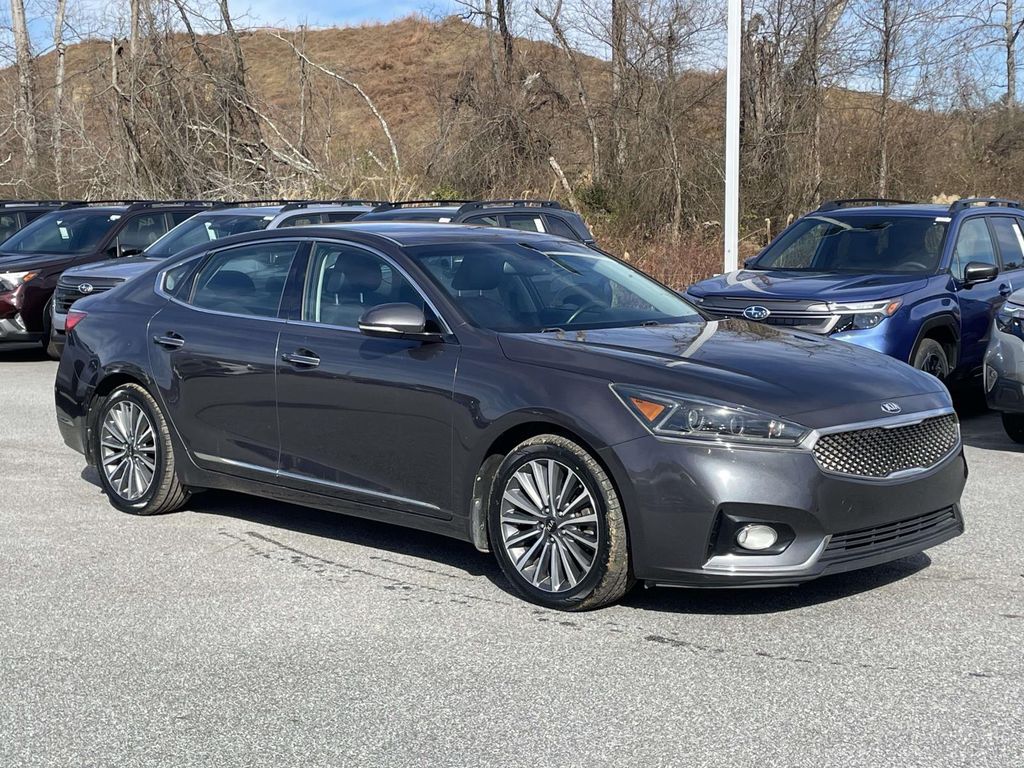 2018 Kia Cadenza Premium's photo