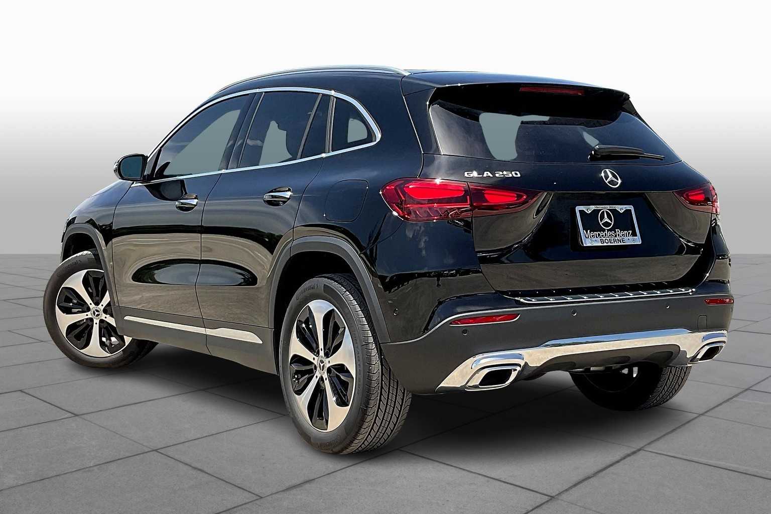 2025 Mercedes Benz GLA 250 photo 3
