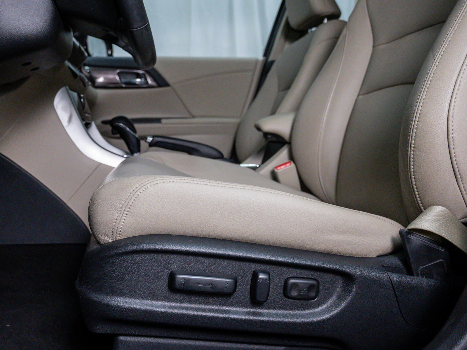 2017 Honda Accord EX-L photo 16