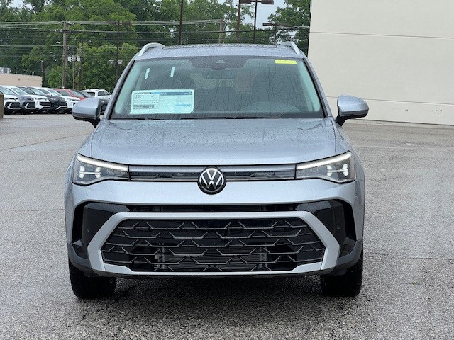 2025 Volkswagen Taos SEL photo 9