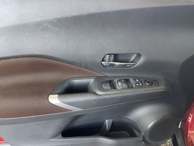 2023 Nissan Kicks SR photo 11