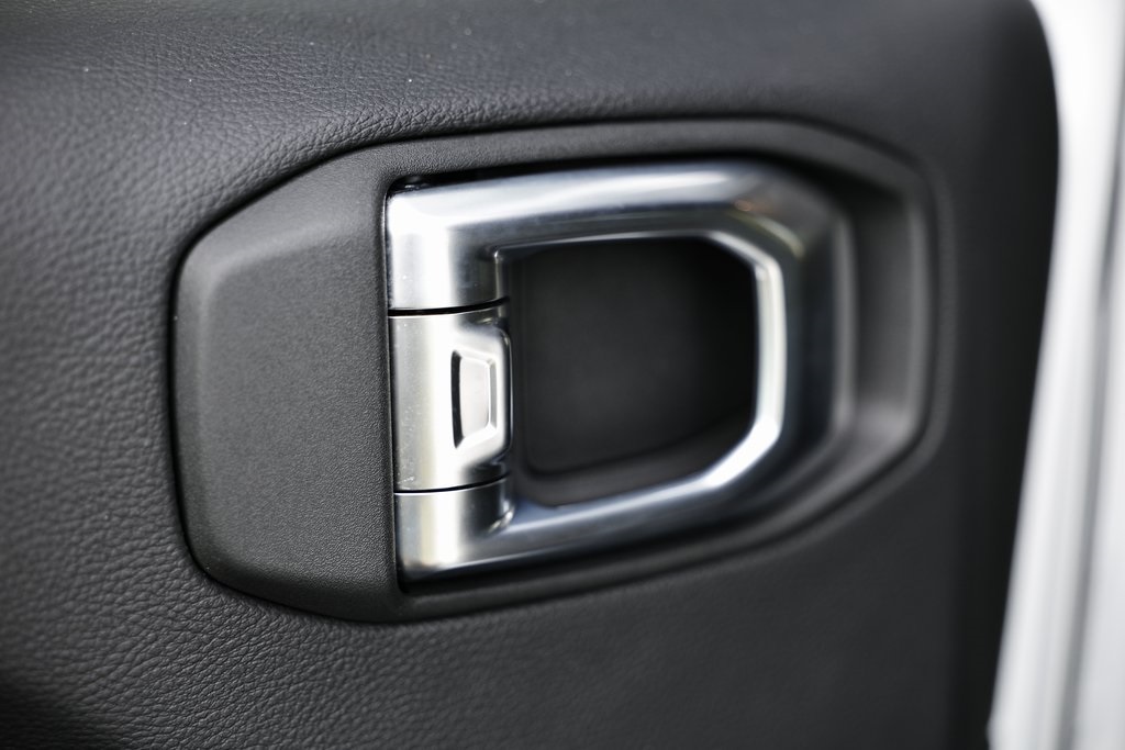 2022 Jeep Wrangler Unlimited Sahara Altitude photo 24