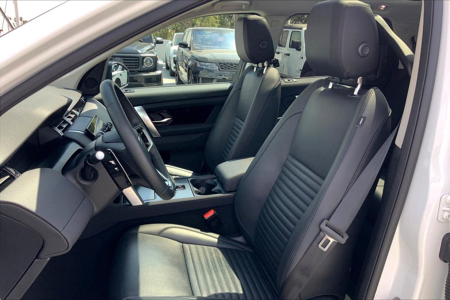 2024 Land Rover Discovery Sport S photo 19