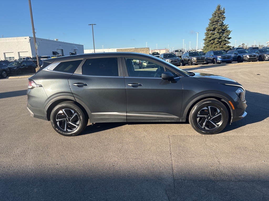 2023 Kia Sportage Hybrid LX photo 2