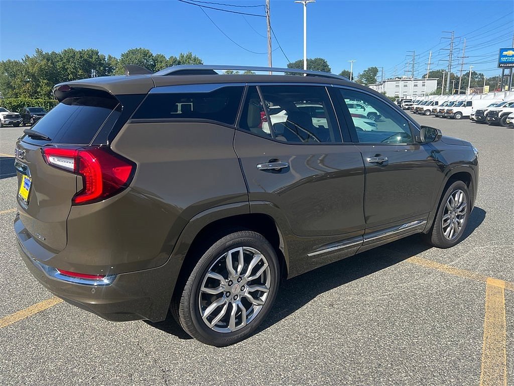 2023 Gmc Terrain Denali photo 3