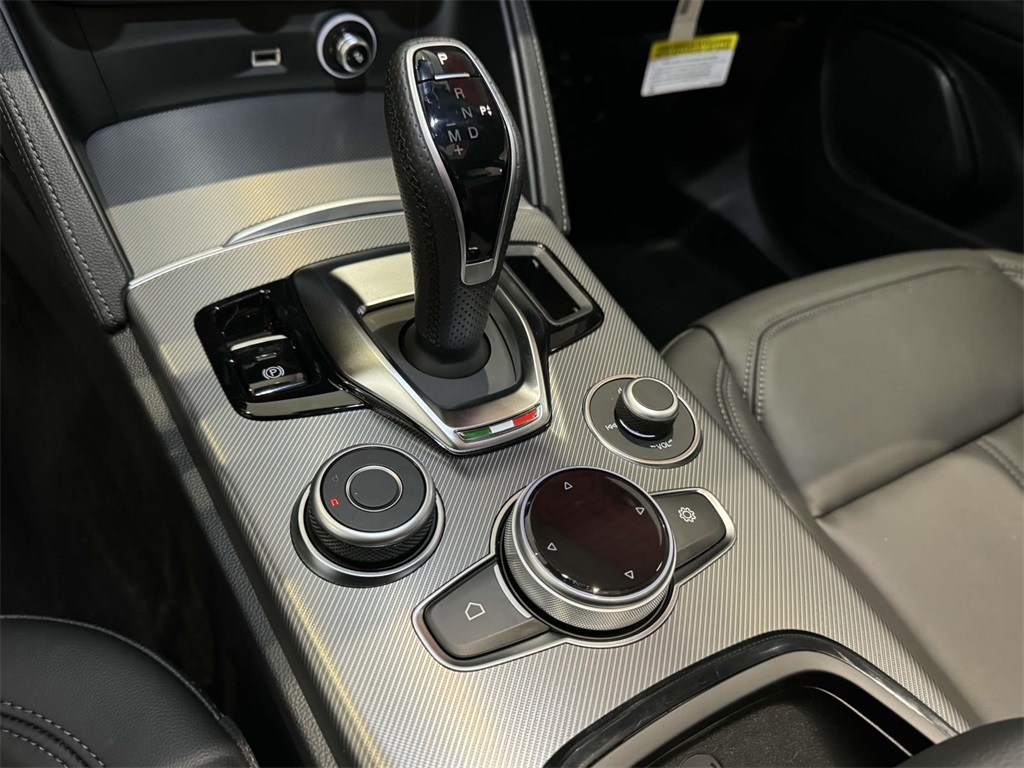 2025 Alfa Romeo Stelvio Sprint photo 11