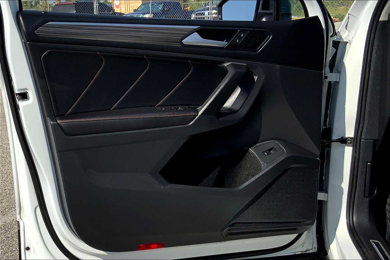 2024 Volkswagen Tiguan Wolfsburg Edition photo 18