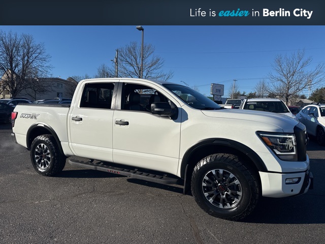 2023 Nissan Titan PRO-4X's photo