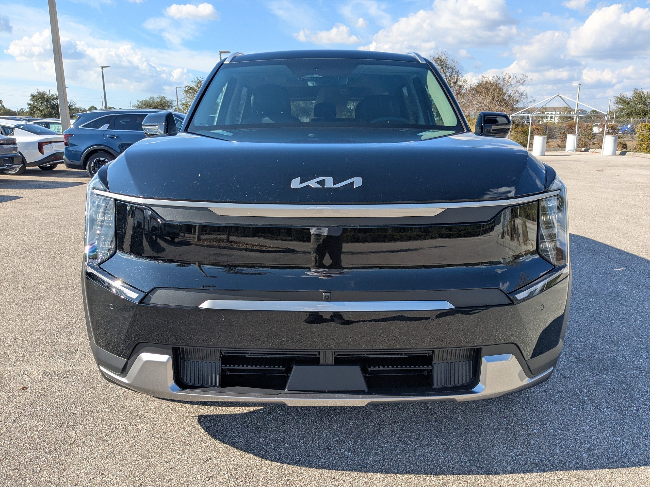 2026 Kia EV9 Wind photo 2