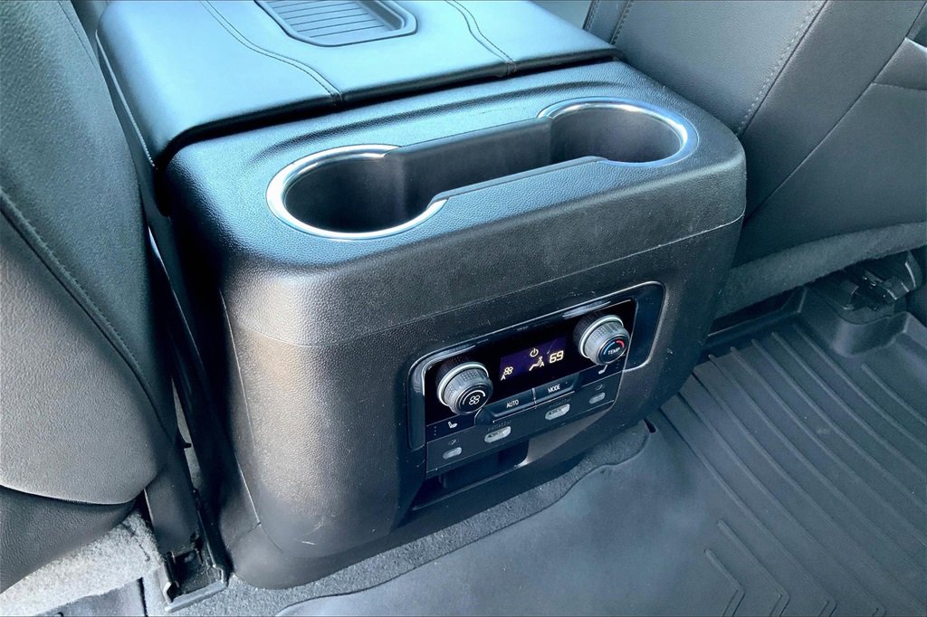 2023 Chevrolet Suburban High Country photo 34