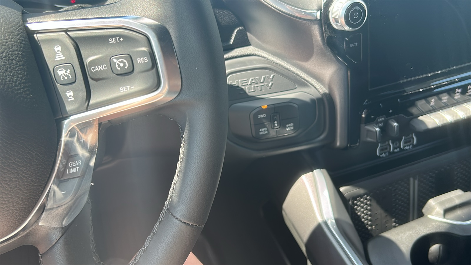 2025 Ram 2500 Laramie photo 32