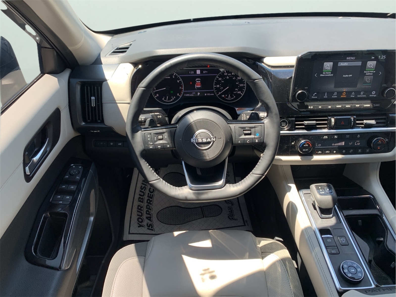 2024 Nissan Pathfinder SL photo 12
