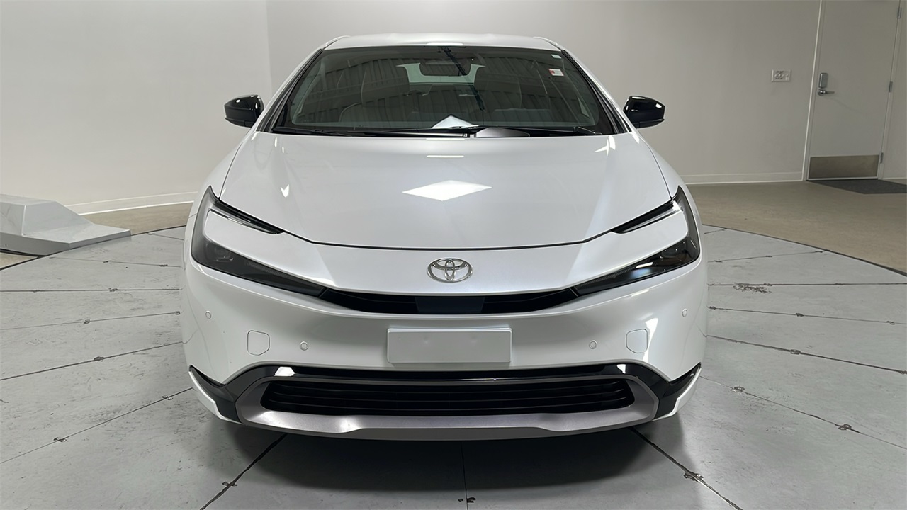 2025 Toyota Prius XLE photo 2