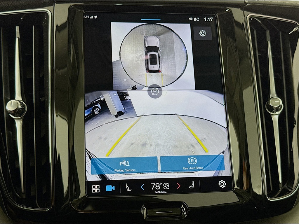 2025 Volvo XC60 Hybrid T8 photo 13