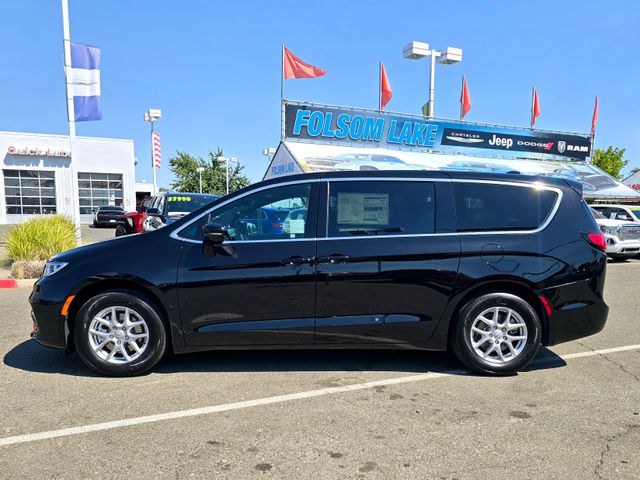 2025 Chrysler Pacifica photo 8