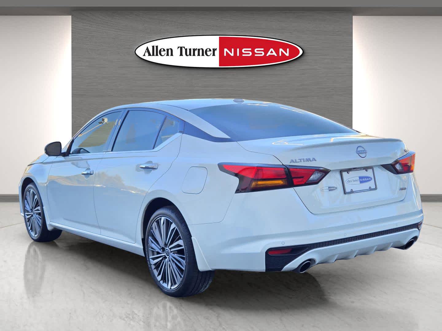 2025 Nissan Altima SL photo 4