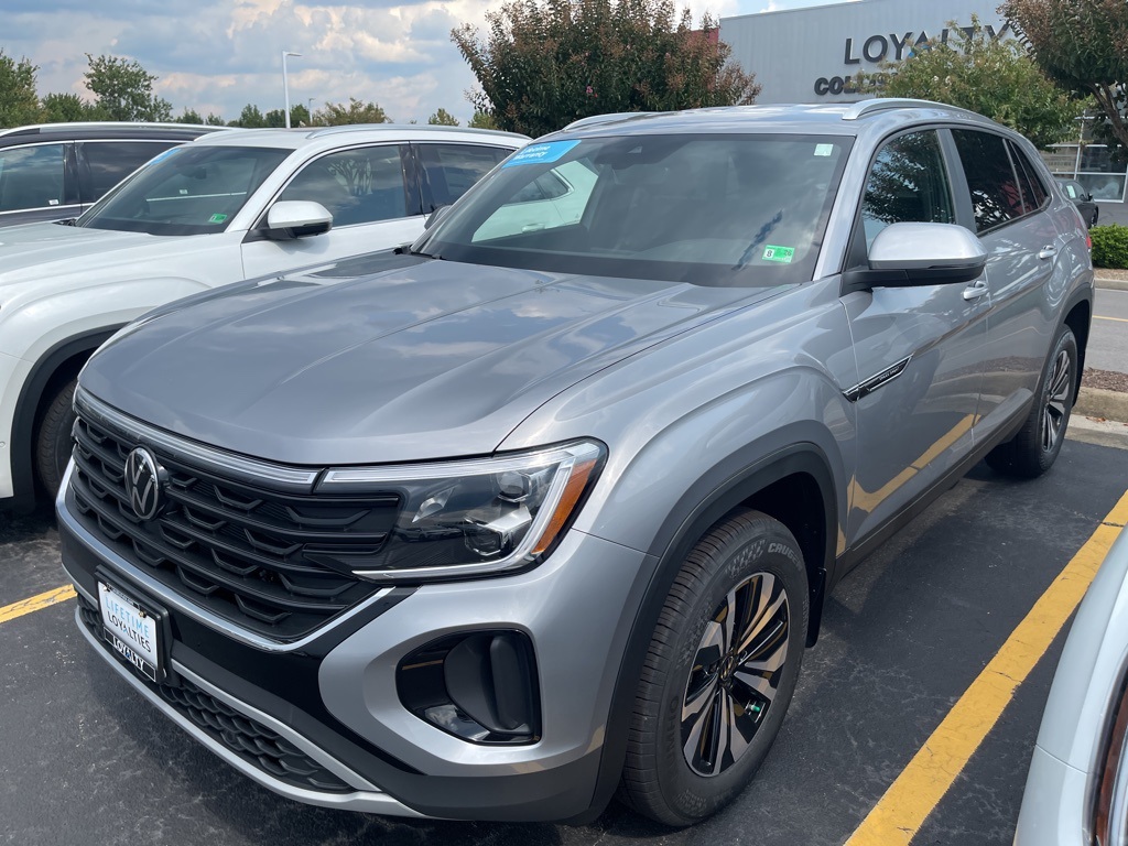 2026 Volkswagen Atlas Cross Sport SE's photo