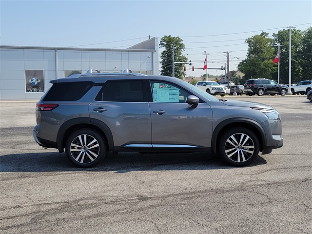 2025 Nissan Pathfinder Platinum photo 3