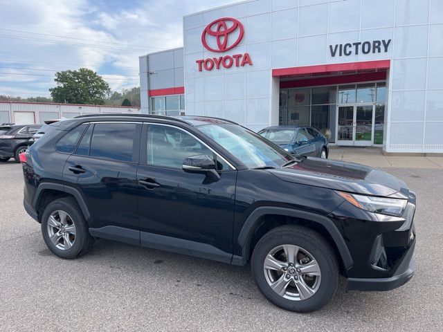 2025 Toyota RAV4 XLE's photo