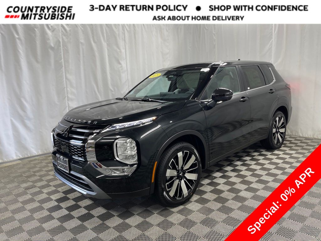 2025 Mitsubishi Outlander SE's photo