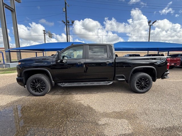 2025 Chevrolet Silverado 2500HD Custom photo 4