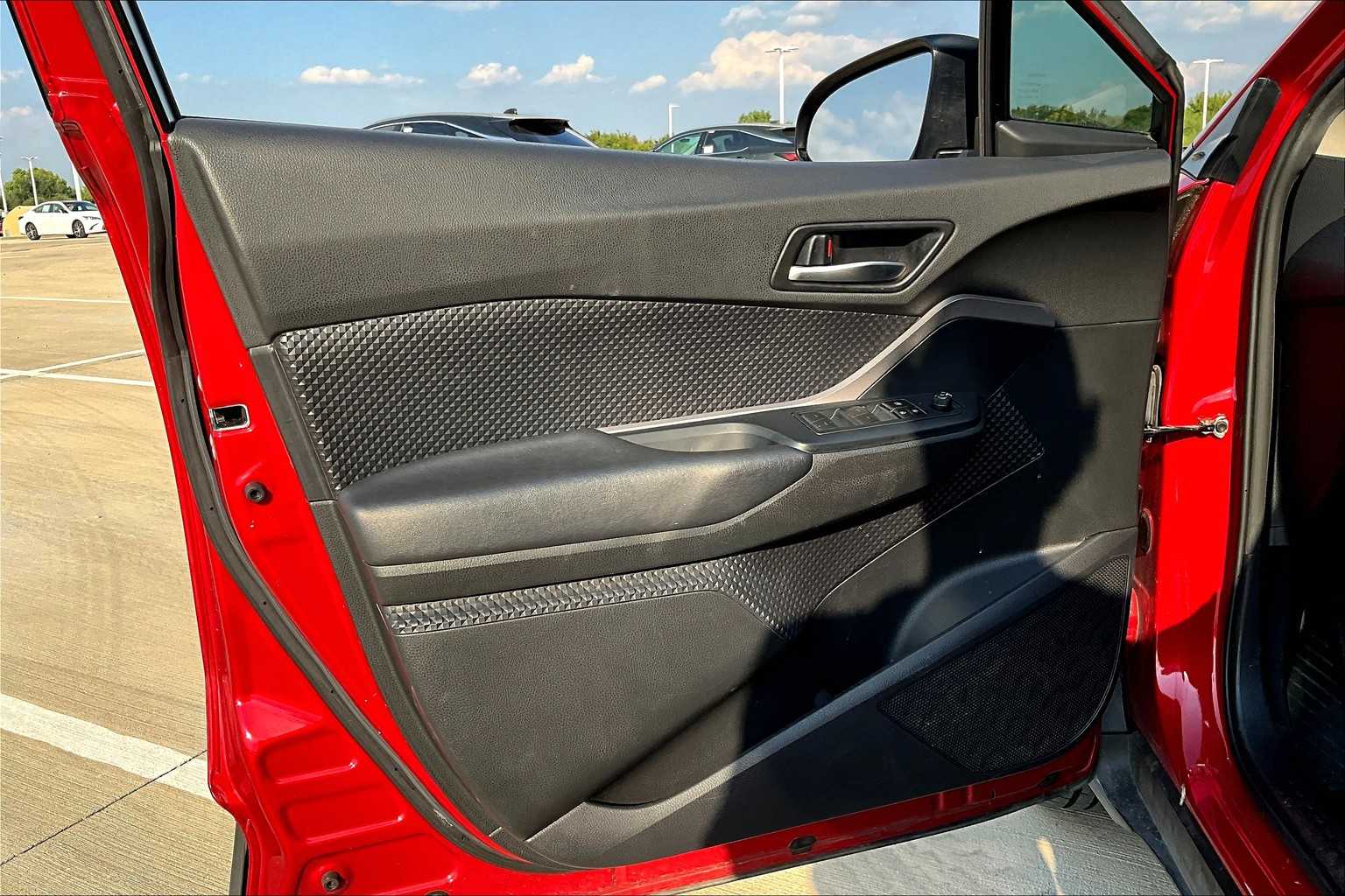 2020 Toyota C-HR LE photo 20