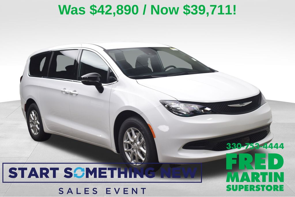 2026 Chrysler Voyager LX's photo