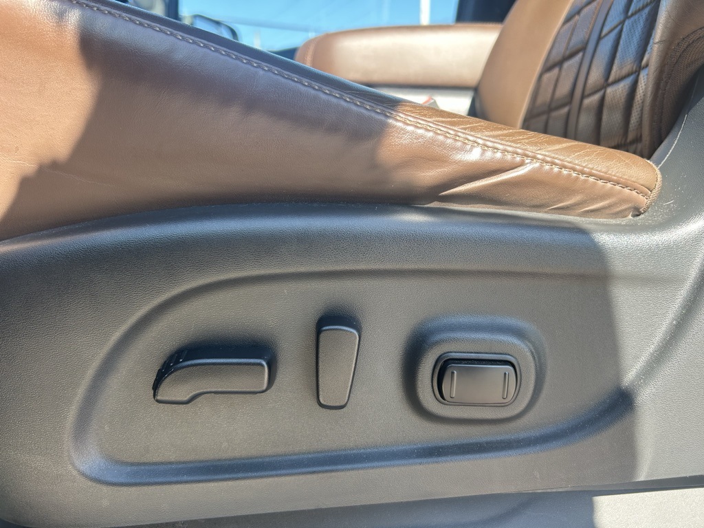 2020 Nissan Titan Platinum Reserve photo 27