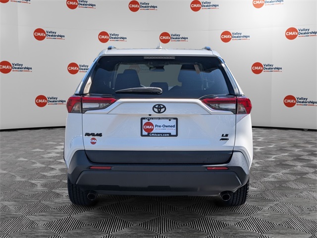 2021 Toyota RAV4 LE photo 4