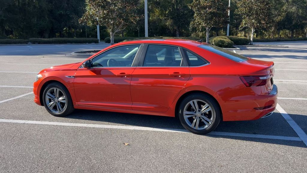 2021 Volkswagen Jetta SE R-Line photo 4