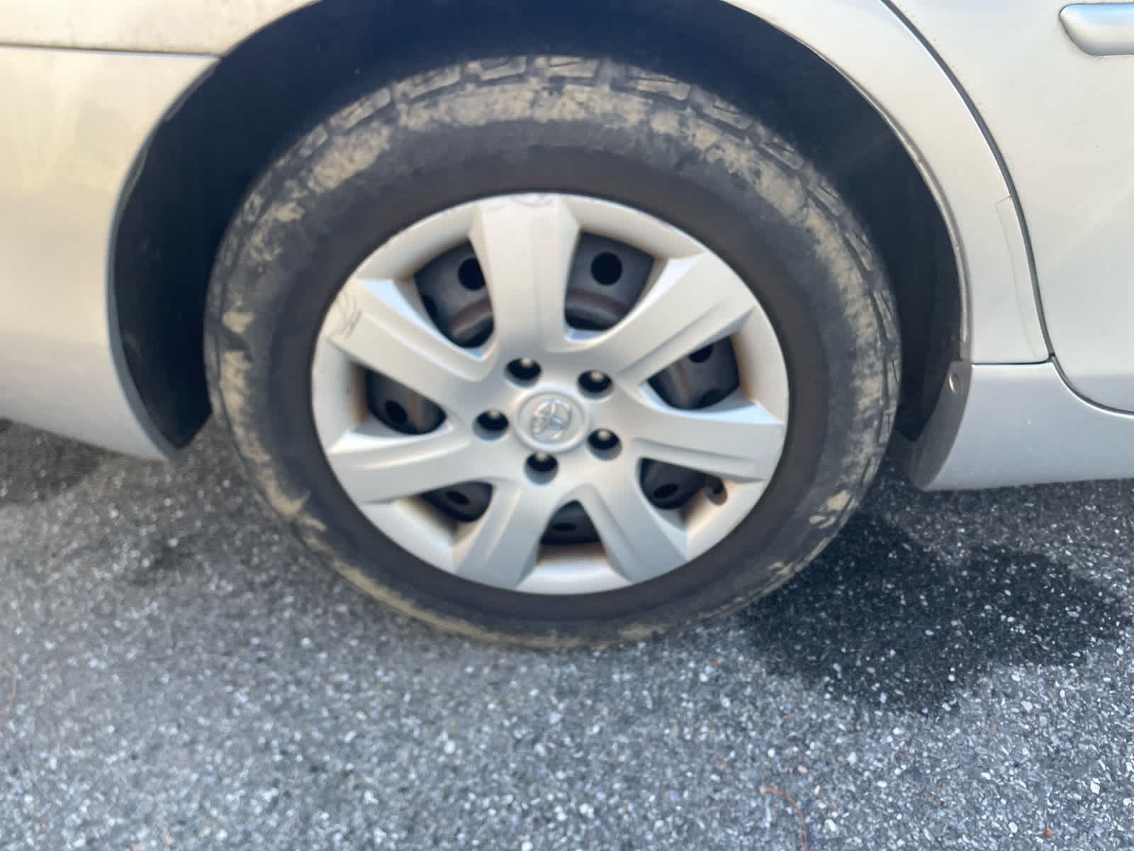 2010 Toyota Camry LE photo 4