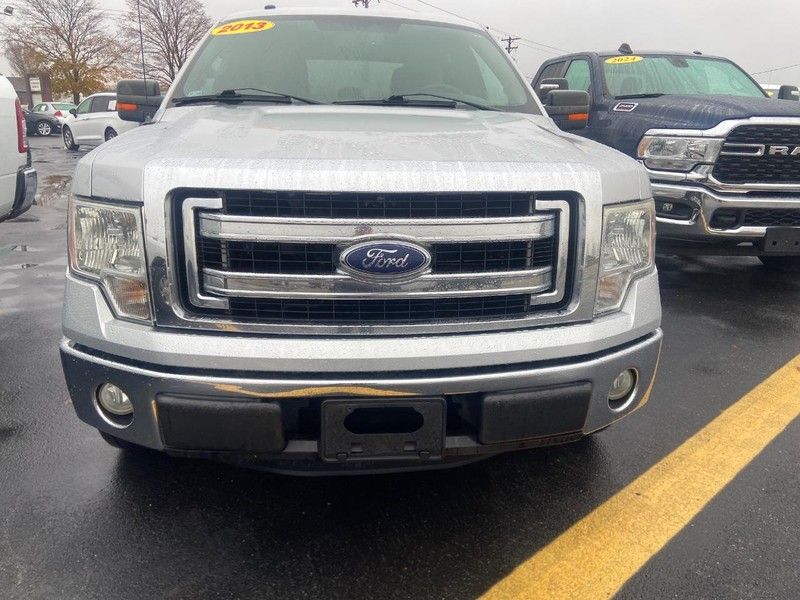 2013 Ford F-150 XLT photo 2